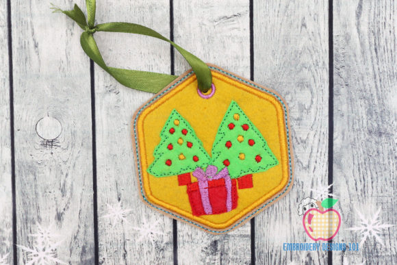 A Festive In-The-Hoop Christmas Ornament Design Review